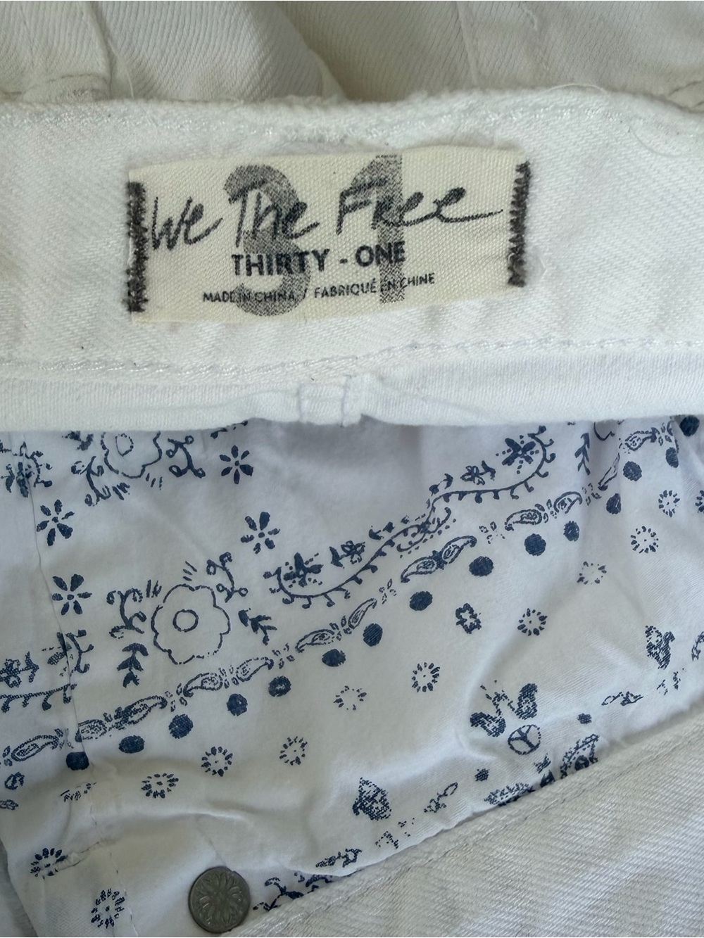NEW Womens WE THE FREE People White Denim Cut-Off Jean Shorts Distressed Size 31 - Picture 3 of 4